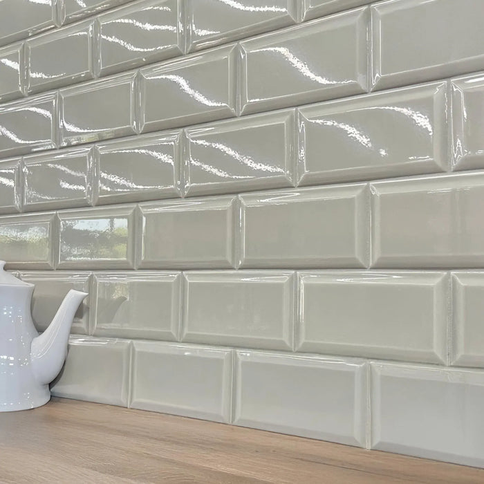 Valencia Bevelled Grey Mist Ceramic Subway Wall Tile - 200 x 100mm